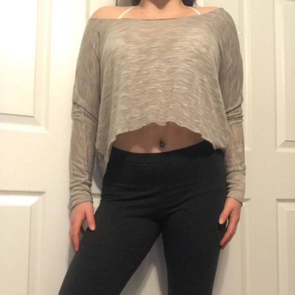 Off the shoulder/long sleeved crop top